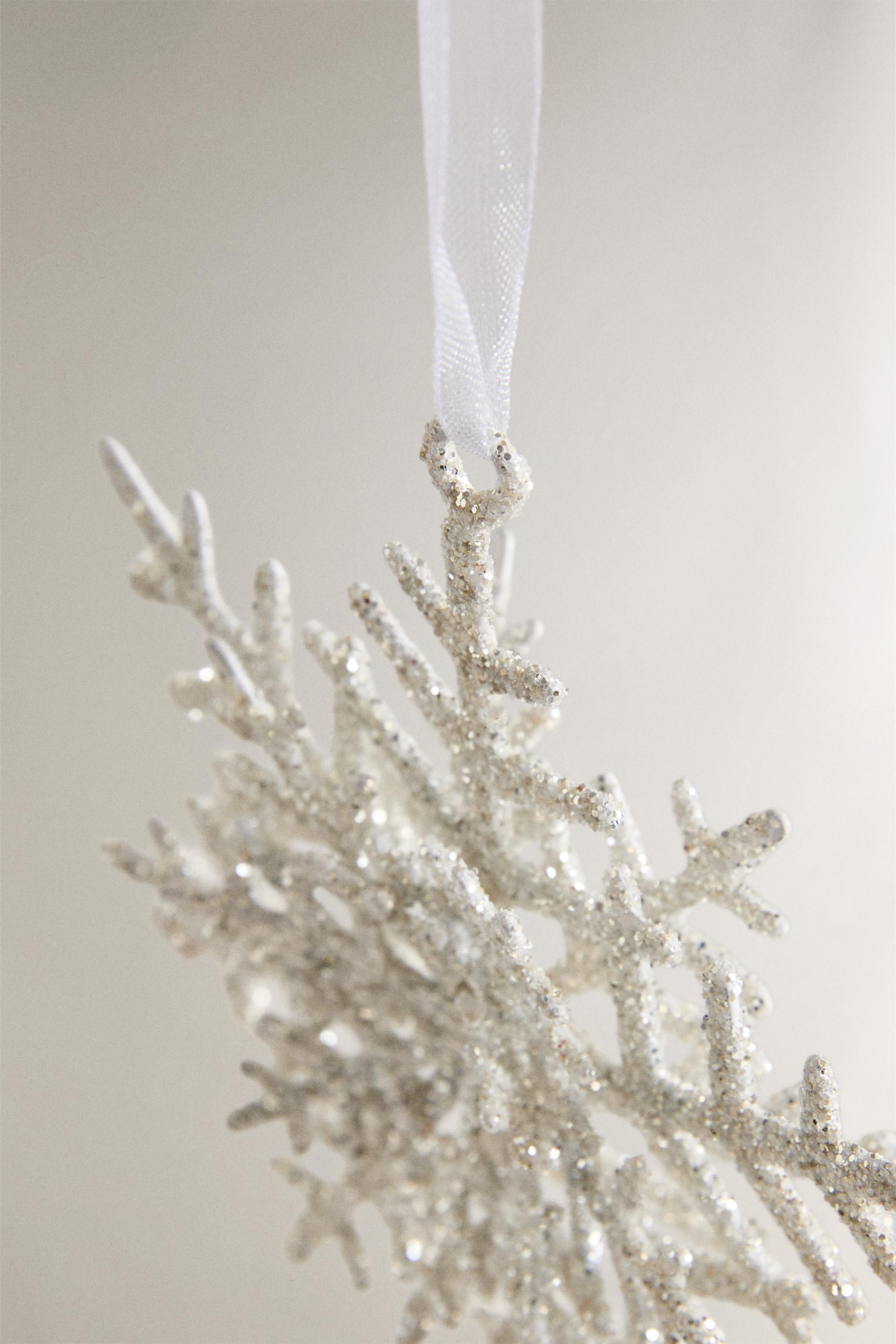 SNOWFLAKE CHRISTMAS TREE ORNAMENT